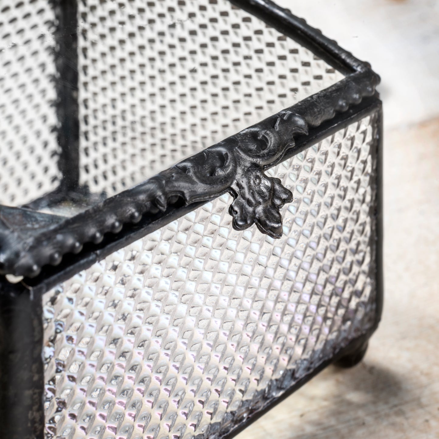 Box 924 Clear Honeycomb Glass with Curved Top