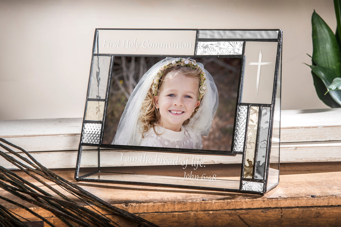 Pic 392-46H EP906 First Communion - I am the bread of life. John 6:48 - Engraved Frame