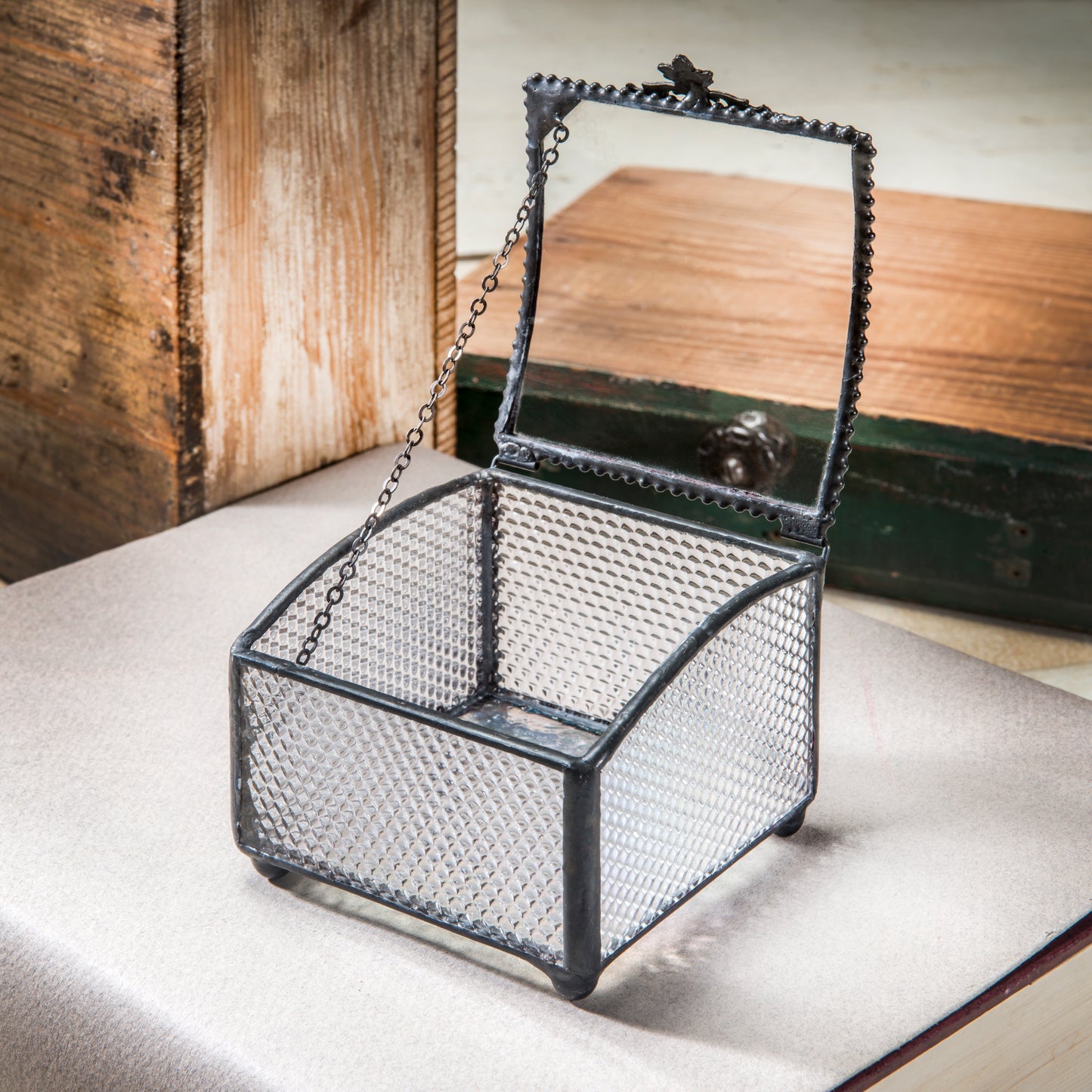 Box 924 Clear Honeycomb Glass with Curved Top