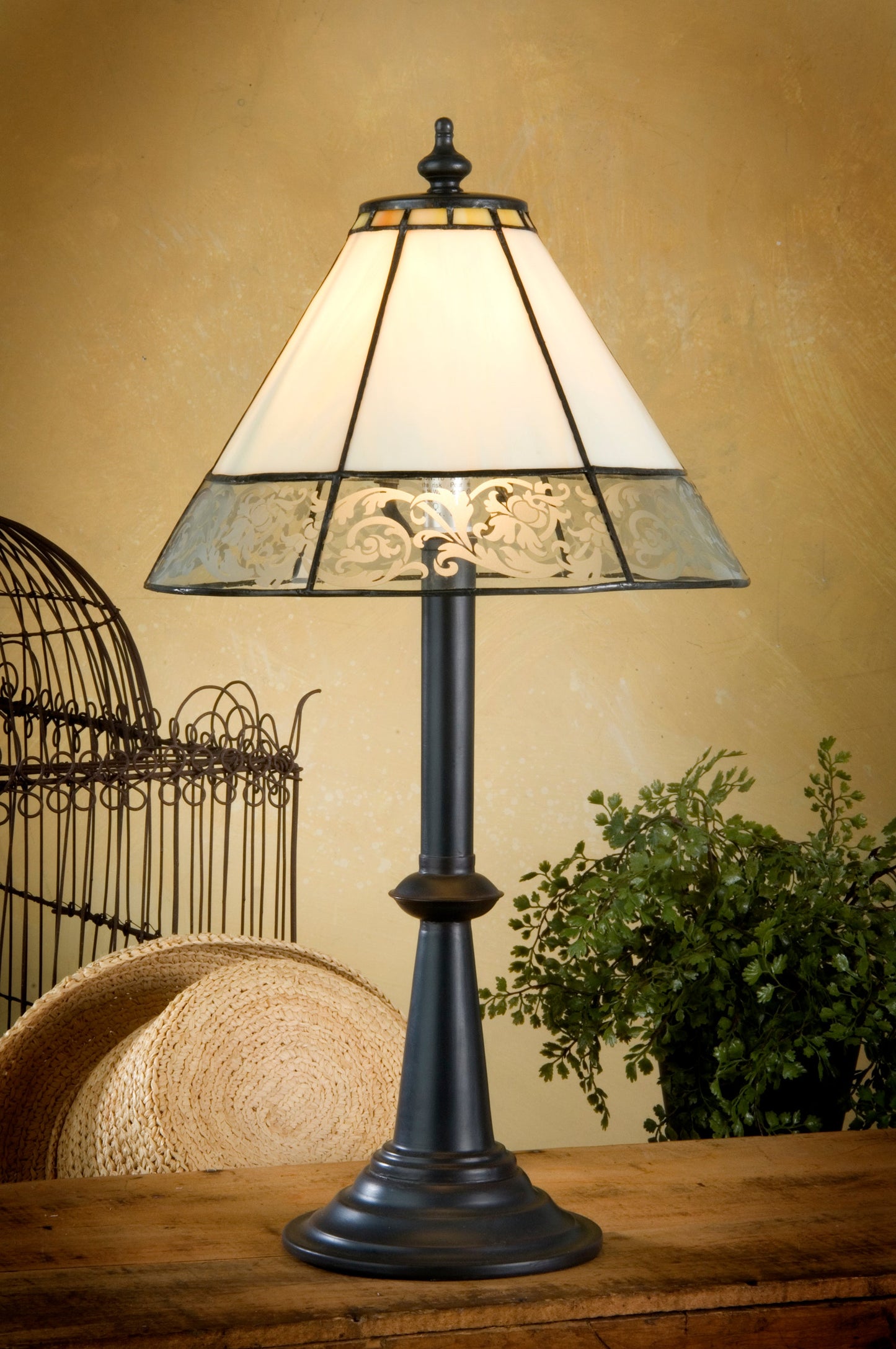 Lam 639 TB Ivory with Etching Curved Glass Lamp