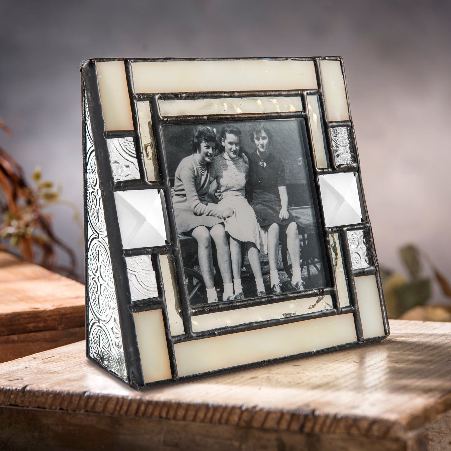 Pic 407 Ivory and Vintage Glass Frame Series
