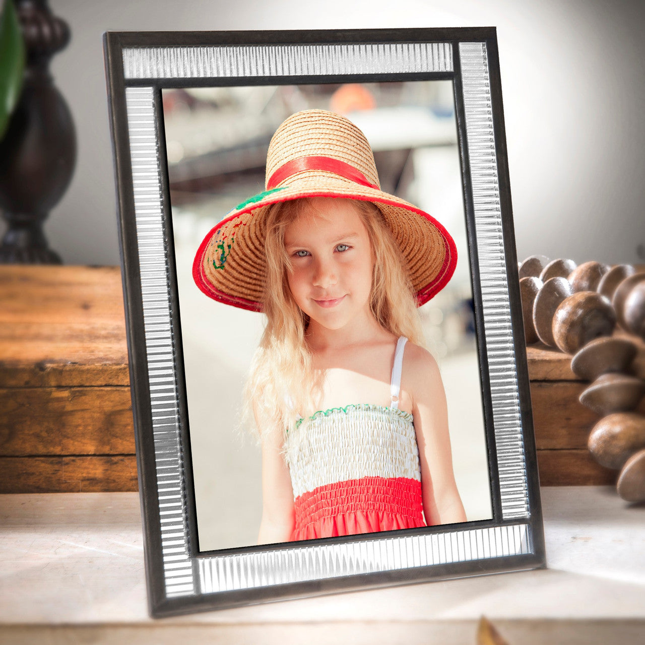 Pic 322 Clear Fluted Glass - Easel Back Frame Series