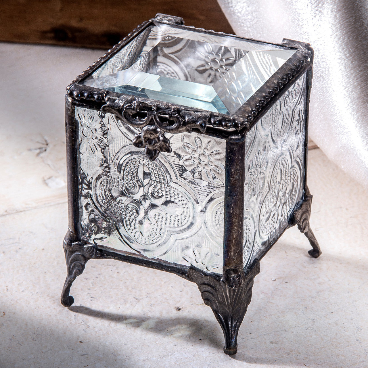Box 153-2 Vintage Glass Box